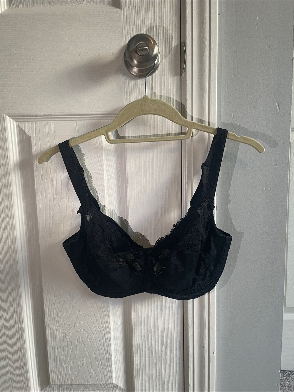 Supportive Black Lace Underwire Bra with Adjustable Straps